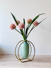 Load image into Gallery viewer, Suspend Vase With Alliums