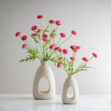 Load image into Gallery viewer, Tavo Straw Flowers- Petite